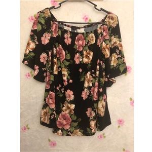 💰3 for $20💰 Flowy off  shoulder floral blouse